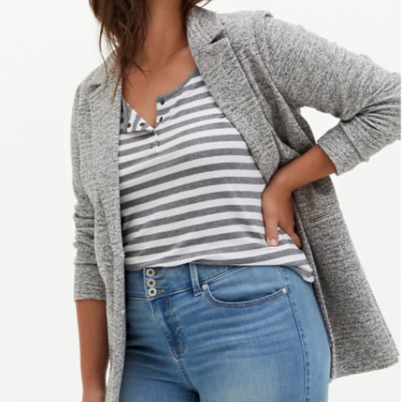 torrid Jackets & Blazers - 🎇FLASH SALE Textured Boyfriend Blazer Light Grey
